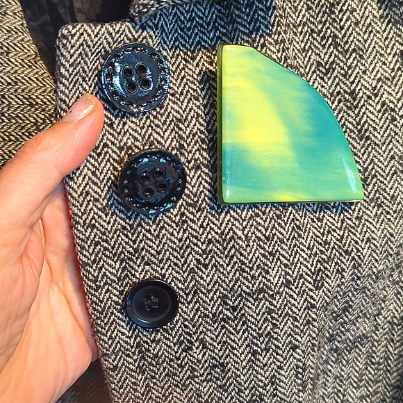 Glass art brooch pin, very eye catching for jacket / blazer lapel. NEW Jewellery - Picture 2 of 11